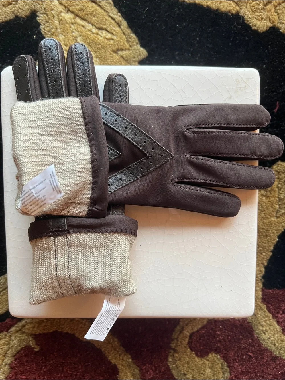 isotoner Women’s Lined Water Repellent Spandex Chevron Details Brown Gloves OS